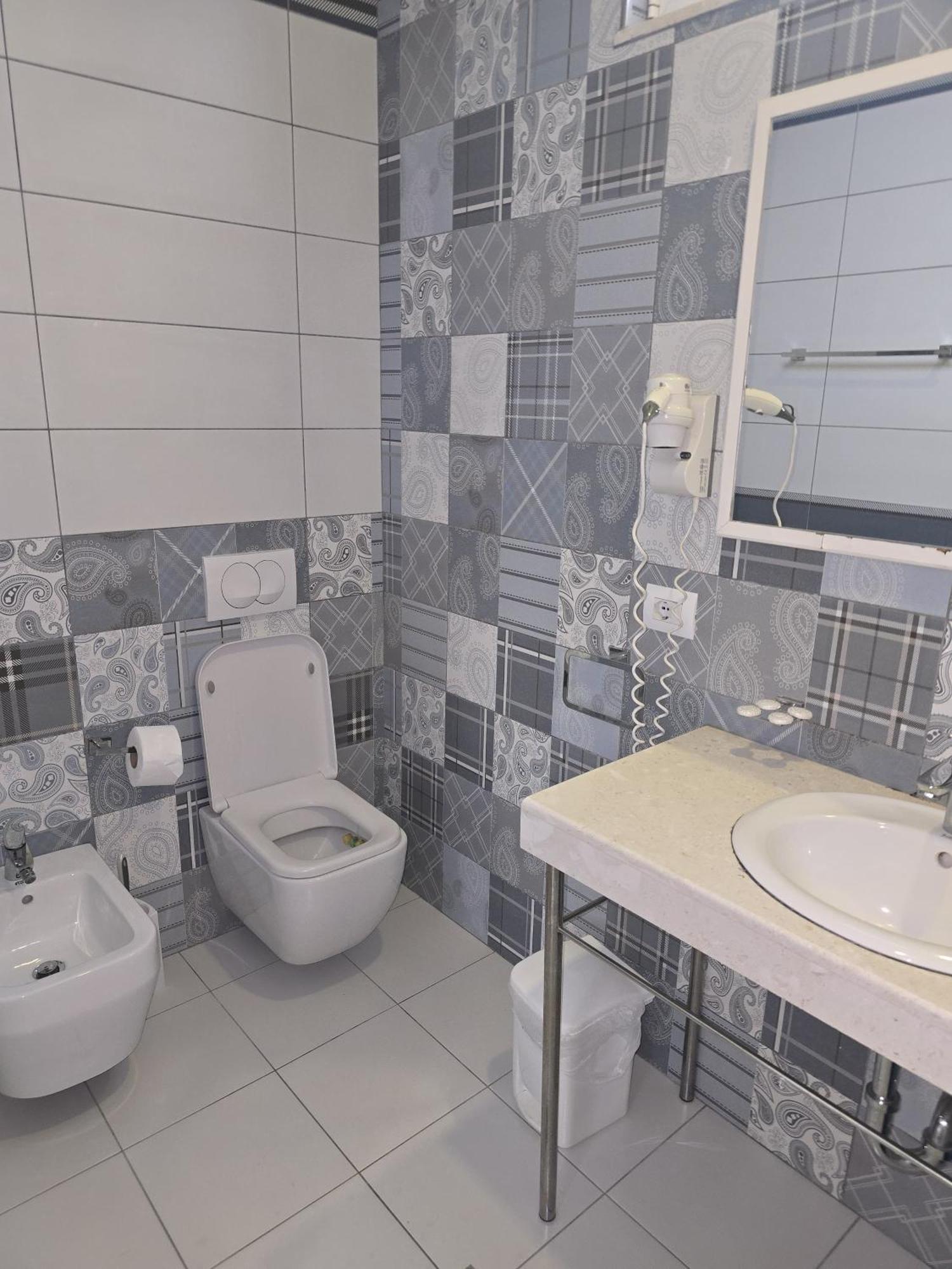 Hotel Erandi Rinas Kültér fotó