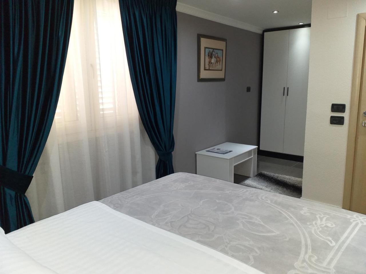 Hotel Erandi Rinas Kültér fotó